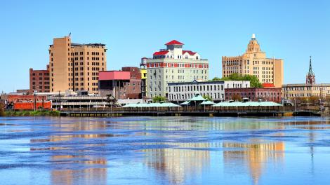 Downtown Monroe, en face de West Monroe, sur l’autre rive de la rivière Ouachita