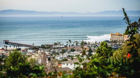 Blick auf den Ventura Pier und den Surfspot C-Street