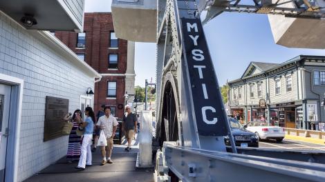 观光游览神秘河吊桥