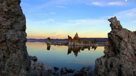 Sonnenuntergang über dem uralten Mono Lake