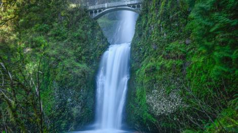 Multnomah Falls, a área de recreação natural mais visitada no noroeste do Pacífico