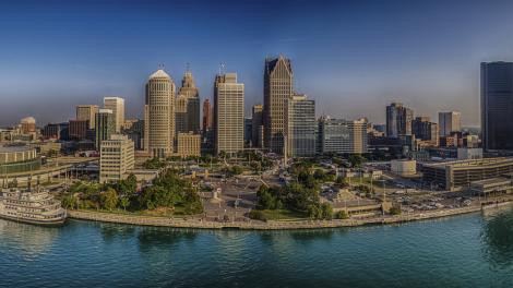 從底特律河眺望城市天際線