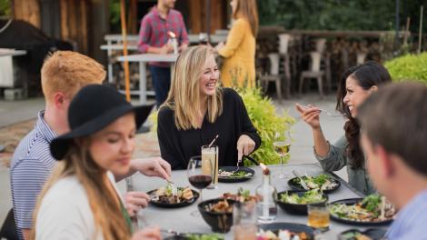 釀酒廠區的露天美食