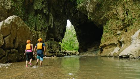 Exploration de grottes à Tanamá River Adventures, Utuado