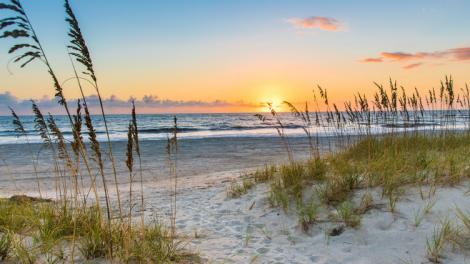 Nascer do sol na praia no Amelia Island State Park
