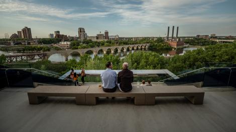 Blick auf den Mississippi River vom Guthrie Theater in Minneapolis, Minnesota