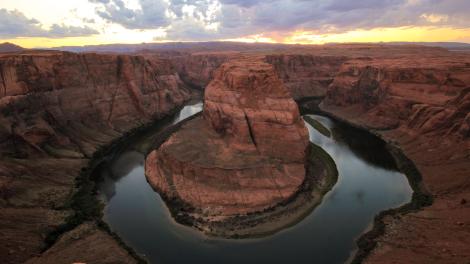 Vista aérea de la Horseshoe Bend en el Glen Canyon National Recreational Area cerca de Page, Arizona Vista aérea de la Horseshoe Bend en el Glen Canyon National Recreational Area cerca de Page, Arizona