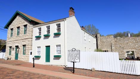 Icónica valla blanca de Tom Sawyer en Hannibal, Misuri
