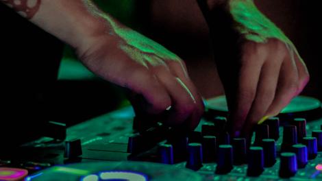 Un DJ set d’EDM