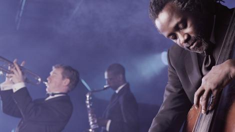 일리노이주 시카고 그린밀 재즈 클럽의 야간 재즈 공연 일리노이주 시카고 그린밀 재즈 클럽의 야간 재즈 공연