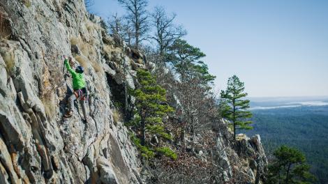 Rock climbing in Pinnacle Mountain State Park near Little Rock, Arkansas
