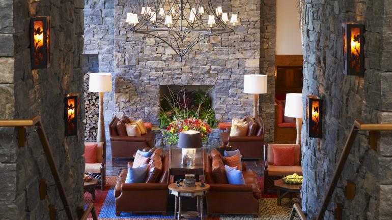 Après une « aventure à la dure » sur le Long Trail, passez une nuit reposante dans un hébergement confortable à Stowe, à Killington ou dans d’autres stations de montagne.