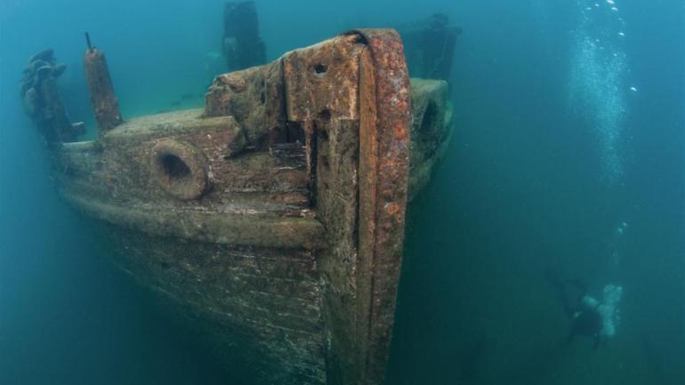 The Bermuda, a 40-meter-long wooden schooner, lies on the floor of Lake Superior.