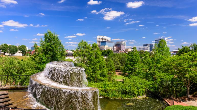 Finlay Park und die Skyline von Columbia, South Carolina
