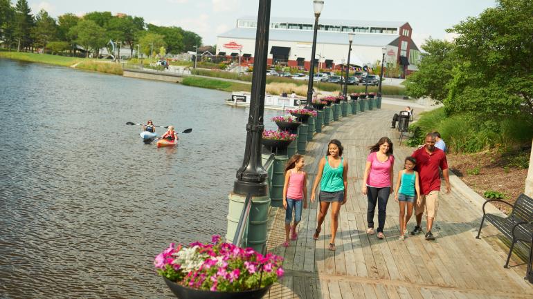 Kayaking and walking along the 20-kilometer Lansing River Trail