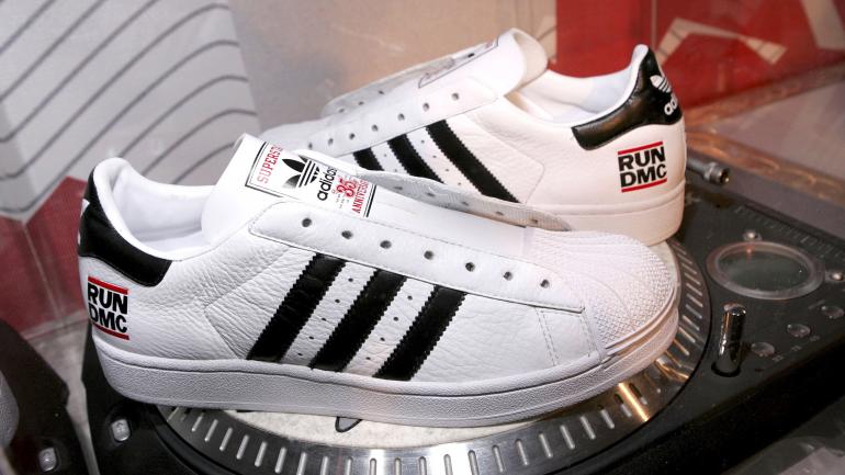 成功的标志:Run-D.M.C.品牌系列扩展到了鞋履产品 成功的标志:Run-D.M.C.品牌系列扩展到了鞋履产品