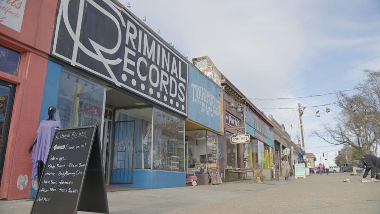 位于当地购物圣地小五星的 Criminal Records 唱片店 位于当地购物圣地小五星的 Criminal Records 唱片店
