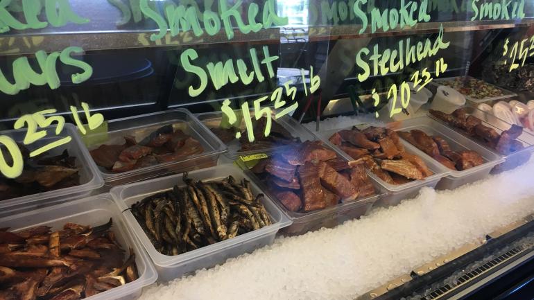 喀斯喀特洛克斯镇 Brigham Fish Market 鱼市新鲜打捞的鱼儿 喀斯喀特洛克斯镇 Brigham Fish Market 鱼市新鲜打捞的鱼儿