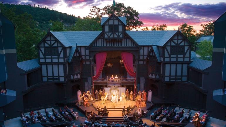 Le célèbre Oregon Shakespeare Festival dans le centre d’Ashland