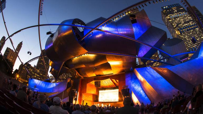 밀레니엄 공원 내 제이 프리츠커 파빌리온에서 열리는 시카고 재즈 페스티벌