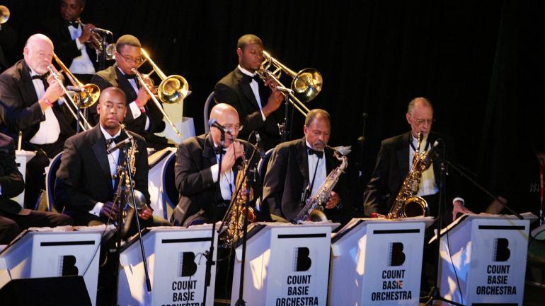 成立于 1935 年的传奇 Count Basie Orchestra 乐队 成立于 1935 年的传奇 Count Basie Orchestra 乐队