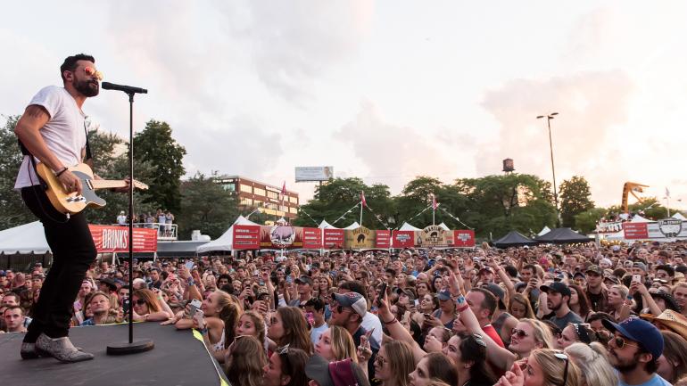 Windy City Smokeout 音乐节上的 Matthew Ramsey Windy City Smokeout 音乐节上的 Matthew Ramsey