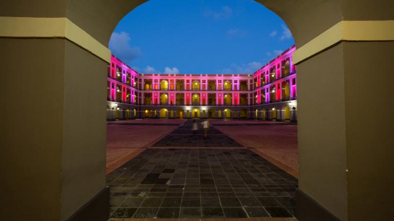 美洲博物馆所在地 Cuartel de Ballajá,夜晚亮起灯光 美洲博物馆所在地 Cuartel de Ballajá,夜晚亮起灯光