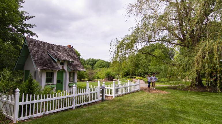 探索南达科他州布鲁金斯的 McCrory Gardens 花园 探索南达科他州布鲁金斯的 McCrory Gardens 花园