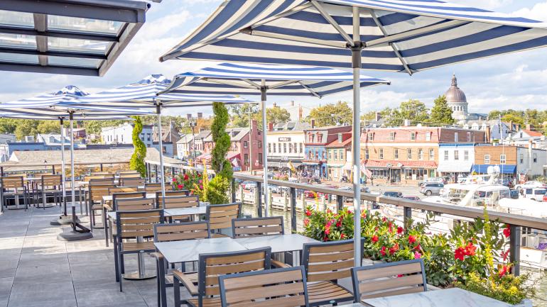 Vue sur City Dock, le port de plaisance d’Annapolis, depuis le toit du restaurant The Choptank à Annapolis, Maryland