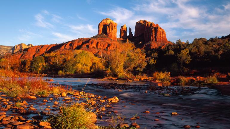 Einen der Energiewirbel von Sedona können Besucher am Cathedral Rock erleben
