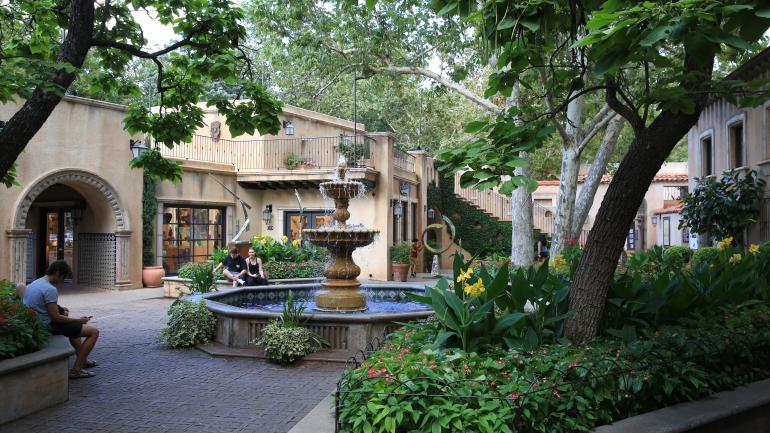 Ein friedlicher Hinterhof inmitten der Geschäfte im Tlaquepaque Village