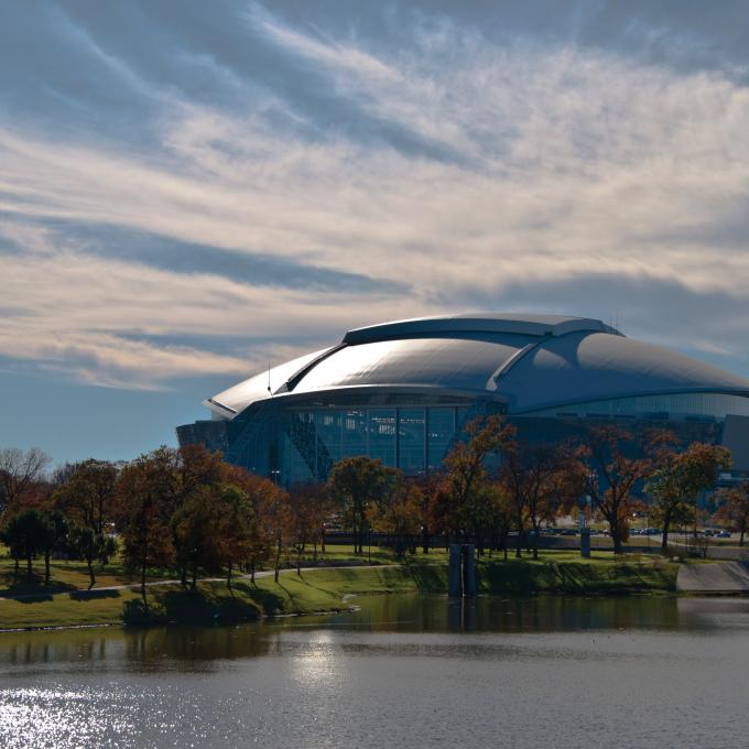 AT&T 体育场是世界上最大的无柱建筑。 AT&T 体育场是世界上最大的无柱建筑。