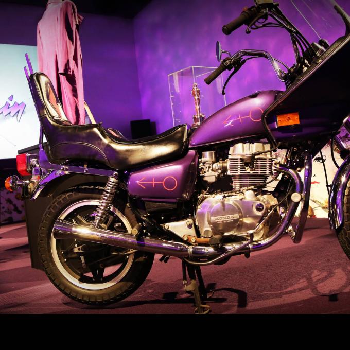 歌星王子（Prince）的紫色摩托车