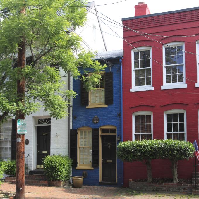 The Spite House, sandwiched between two other historic Alexandria buildings The Spite House, sandwiched between two other historic Alexandria buildings