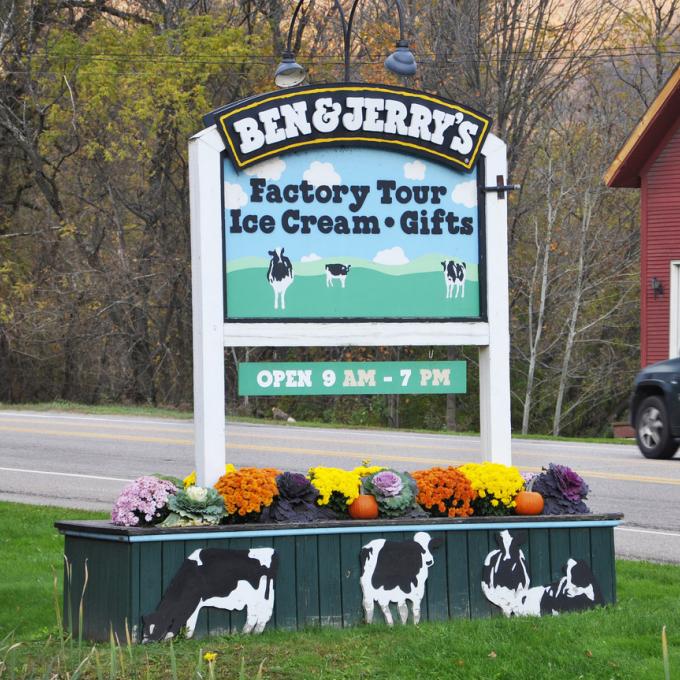 伯灵顿 Ben & Jerry’s Ice Cream 冰淇淋店的标牌 伯灵顿 Ben & Jerry’s Ice Cream 冰淇淋店的标牌