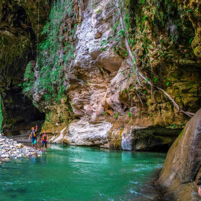 探索乌图拉多的 Tanama River 河 探索乌图拉多的 Tanama River 河