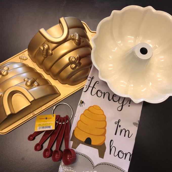 Nordic Ware 厨具用品于 1950 年诞生在明尼苏达州圣路易斯帕克,研发出独有的bundt pan Nordic Ware 厨具用品于 1950 年诞生在明尼苏达州圣路易斯帕克,研发出独有的bundt pan