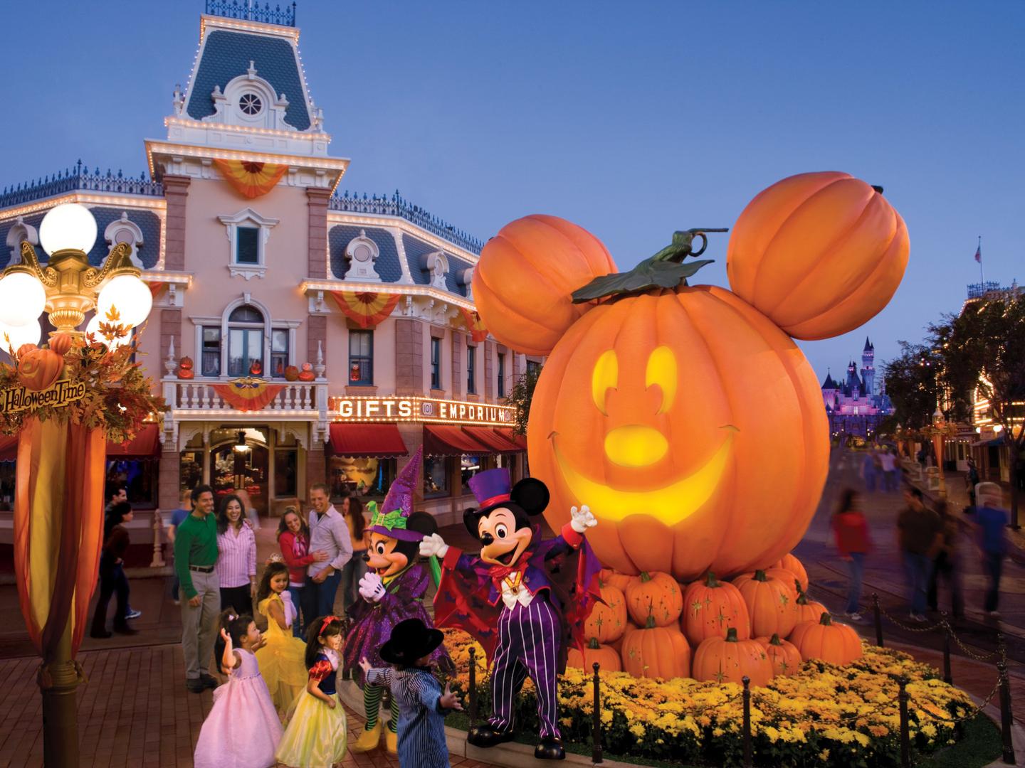 Halloween mit Mickey und Minnie im Disneyland Park