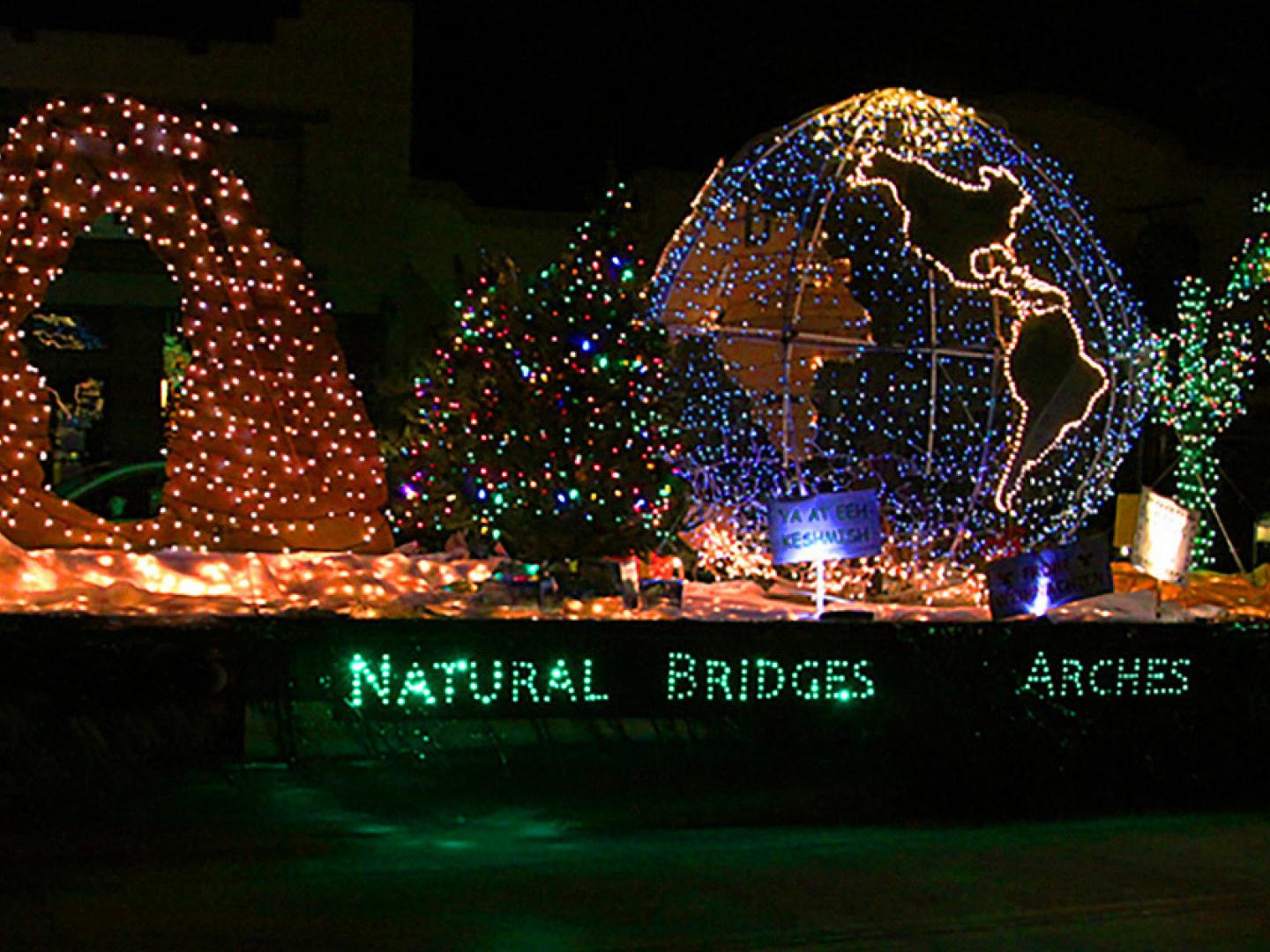 Um dos carros festivos durante o desfile Moab Electric Light Parade (Desfile de carros iluminados de Moab)
