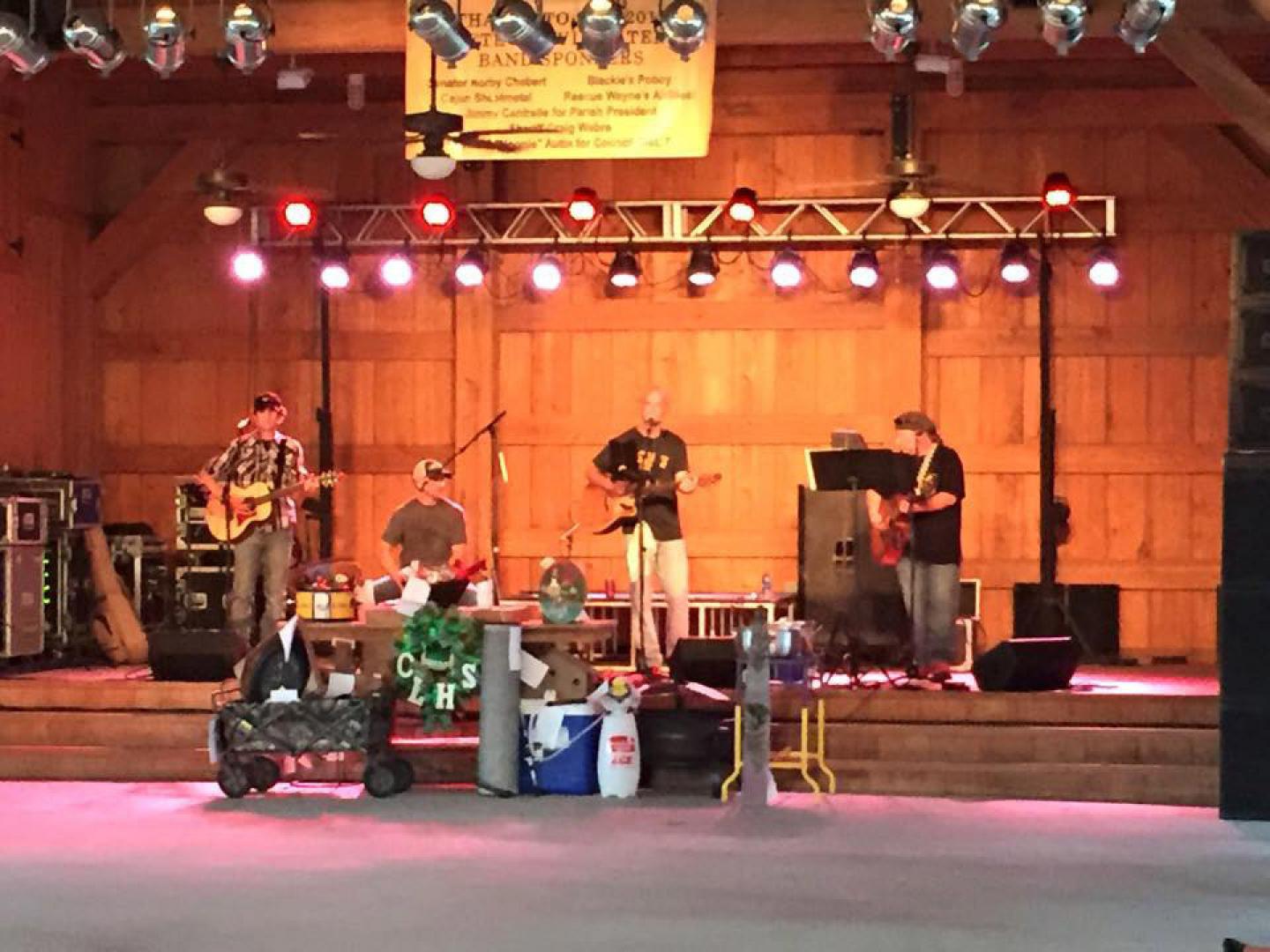 Auftritt einer Band im Rahmen der Fete Des Vieux Temps