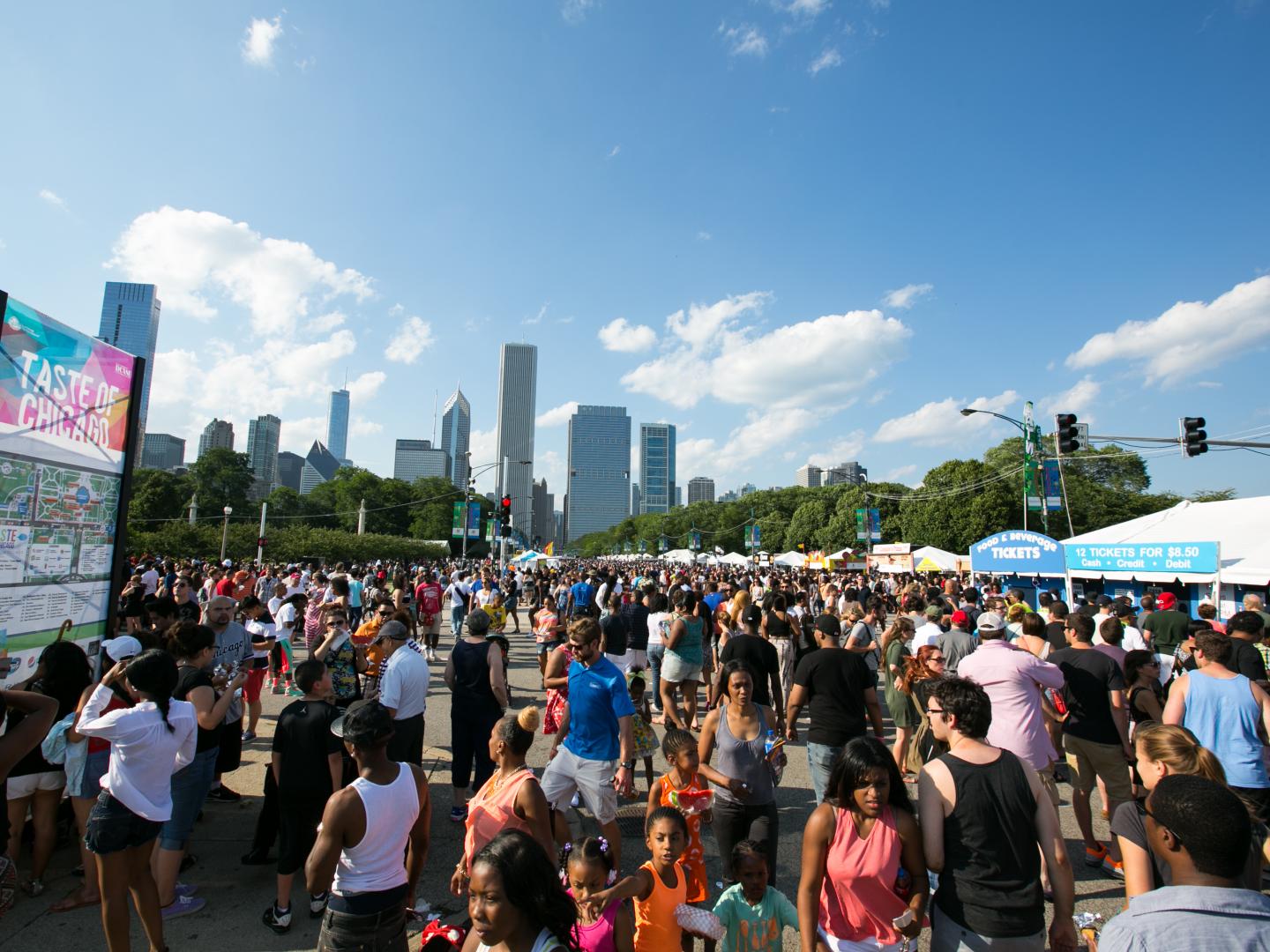 À la découverte des meilleures saveurs locales pendant les cinq jours du festival Taste of Chicago dans Grant Park