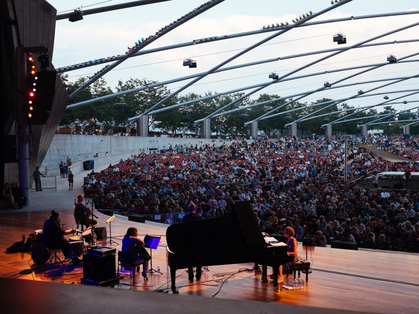 Concert au Jay Pritzker Pavilion, dans Millennium Park, lors du Chicago Jazz Festival