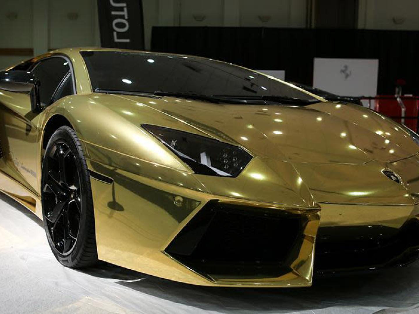 Lujos y tecnología en el Miami International Auto Show en Miami, Florida