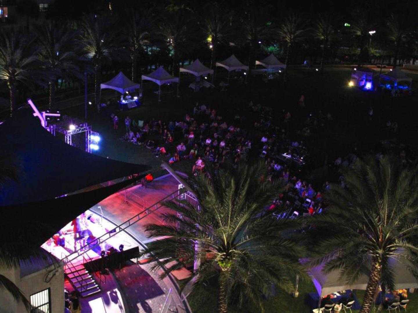 Sunny Isles Beach Jazz Fest bajo las estrellas en Gateway Park en Miami, Florida