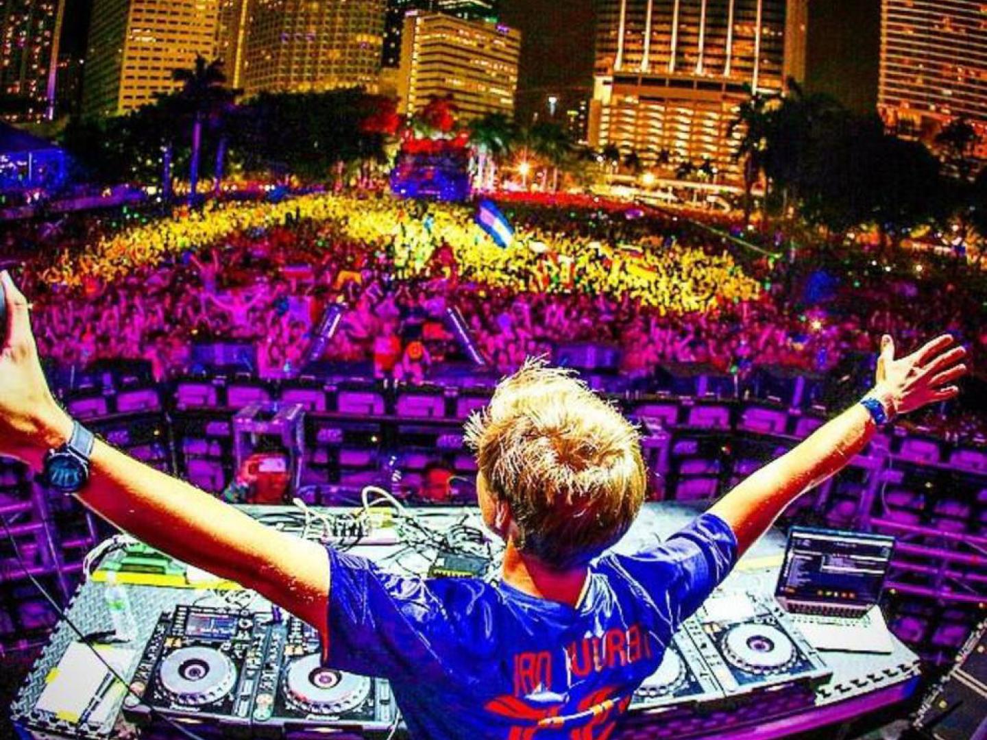 La música EDM reina en el festival de tres días Ultra Music Festival realizado en el centro de Miami, Florida