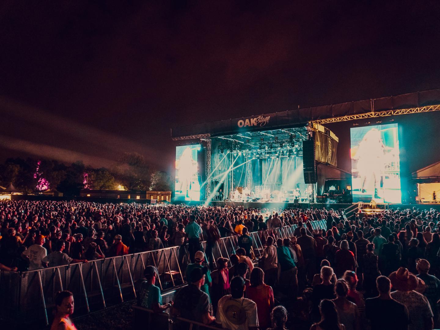 肯塔基州路易维尔 Bourbon & Beyond Music Festival 音乐节期间的现场音乐