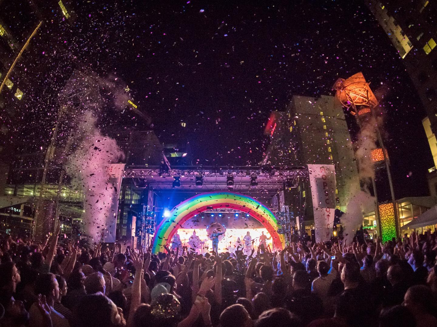 ノースカロライナ州ローリーで開催されるホップスコッチ・ミュージック・フェスティバルでのパフォーマンス