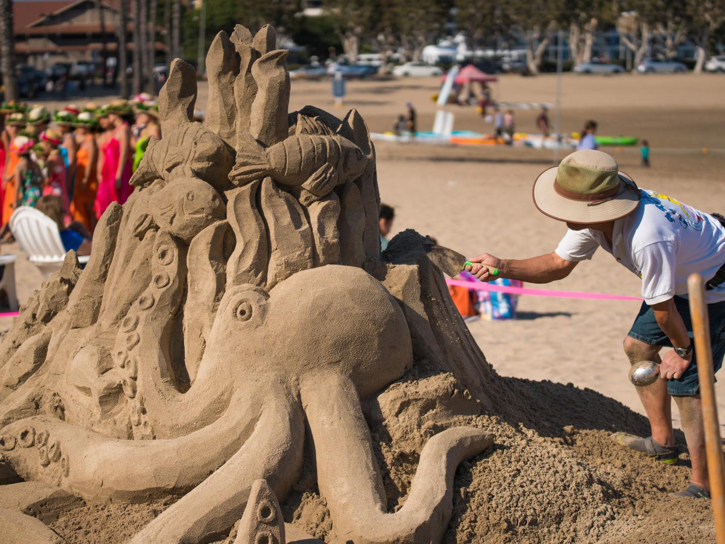 Eine beeindruckende Sandskulptur beim ArtSea-Festival in Marina del Rey, Kalifornien