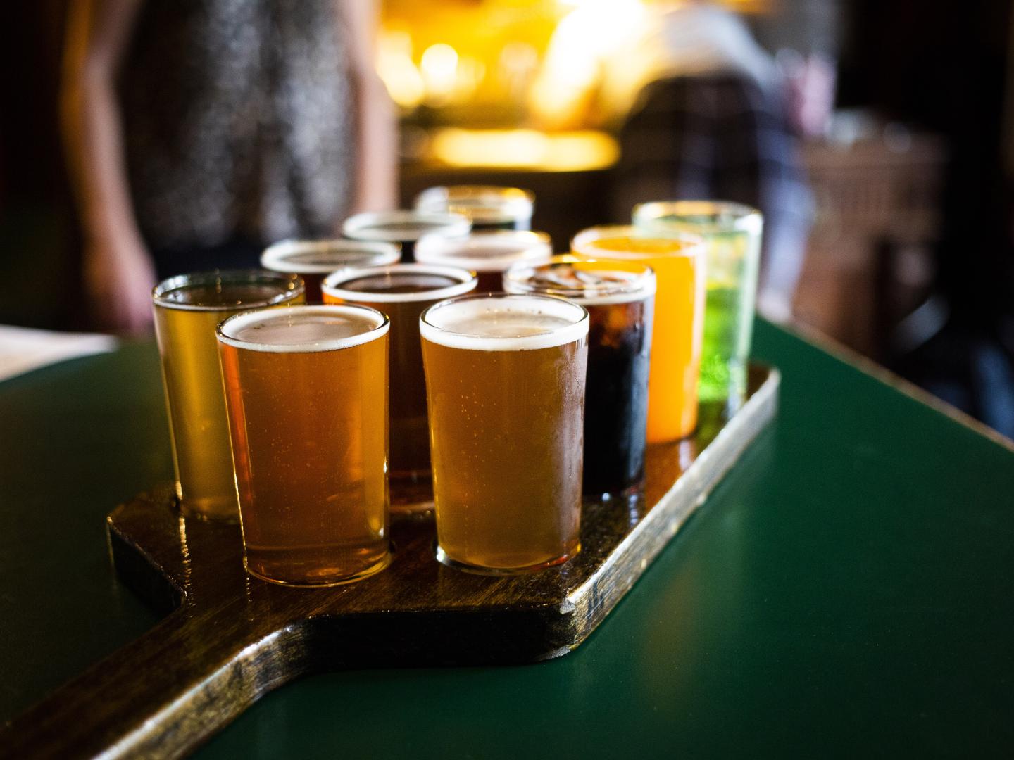 Craft-Bier-Proben beim Visalia Craft Beer Festival in Kalifornien