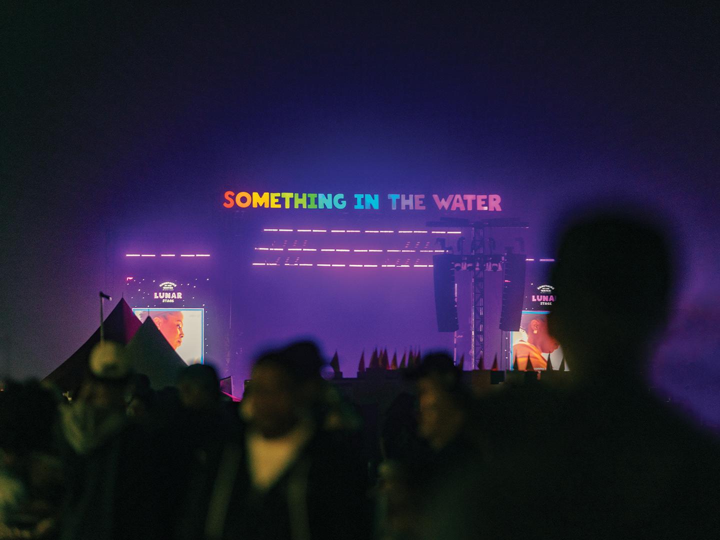 バージニア州バージニアビーチで開催されるサムシング・イン・ザ・ウォーター・ミュージック・フェスティバルでライブショーを楽しみましょう